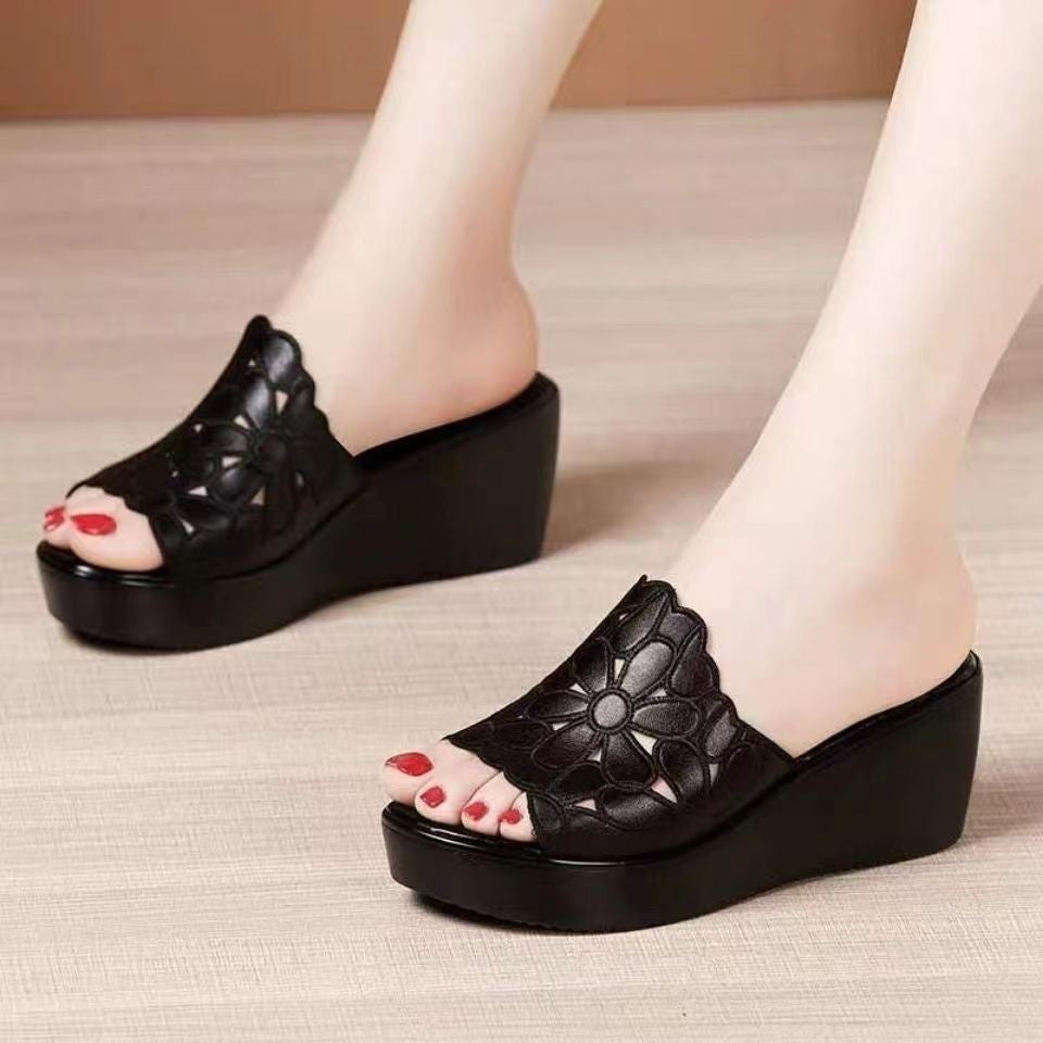Sandalias peep-toe con tacón de cuña estampado