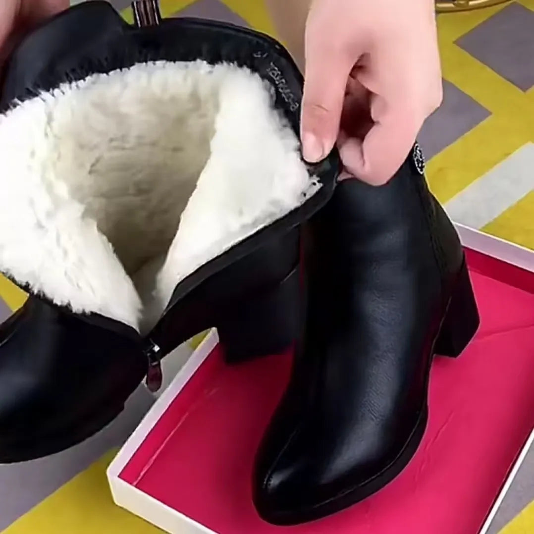 Botas elegantes con tacón grueso y punta en punta