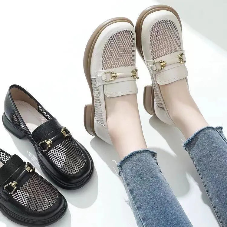 Mocasines con punta redonda, finos y huecos