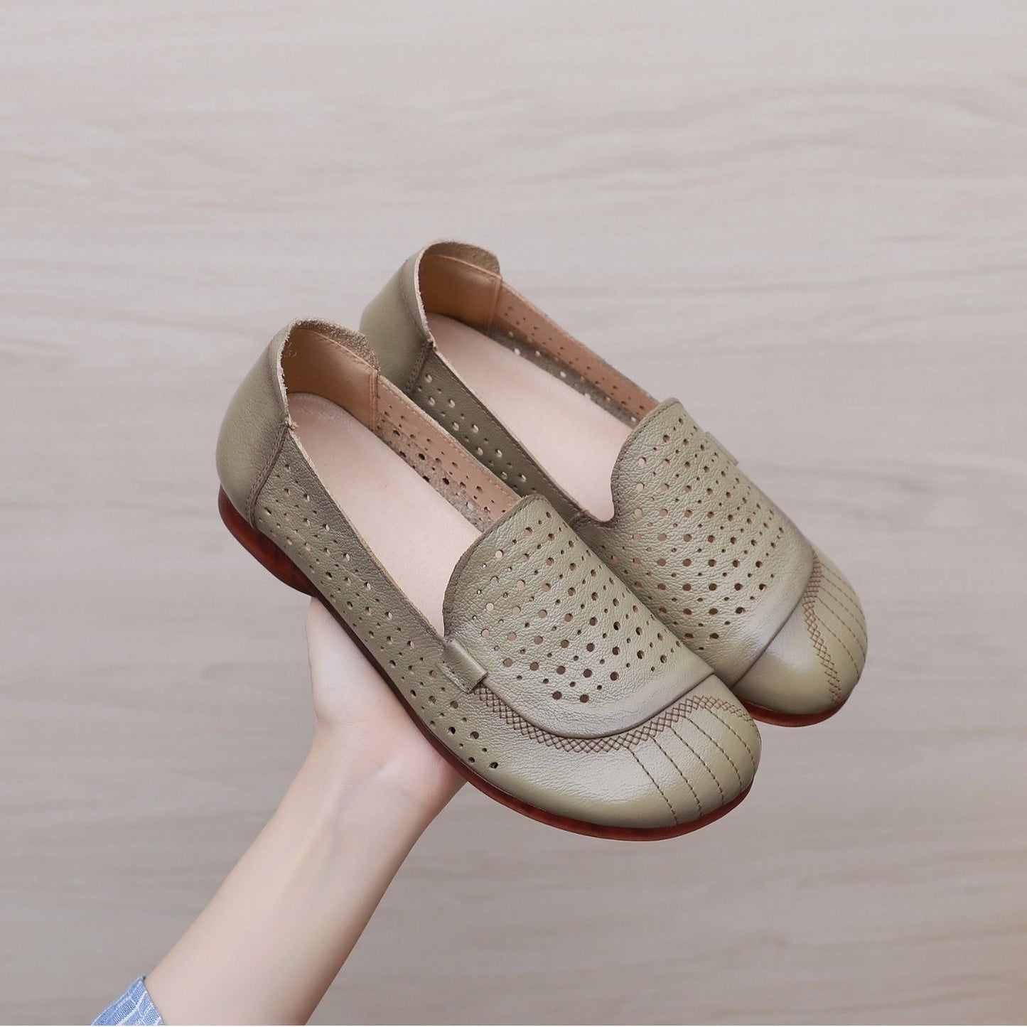 Zapatos de cuero huecos de suela blanda
