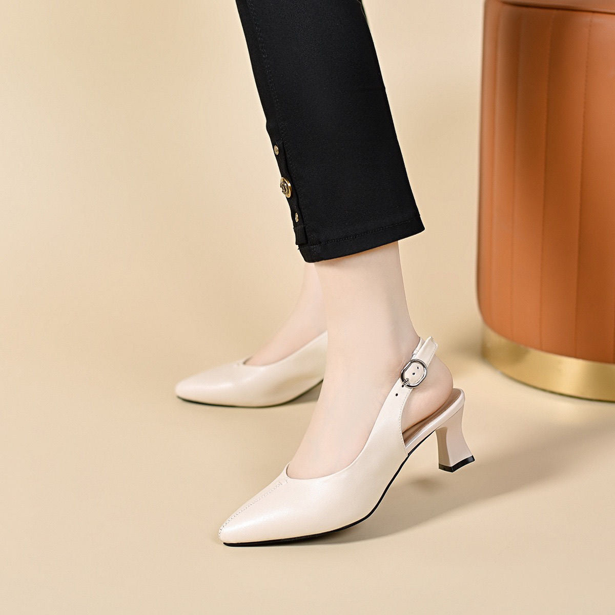 Tacones altos de cuero de tacón medio