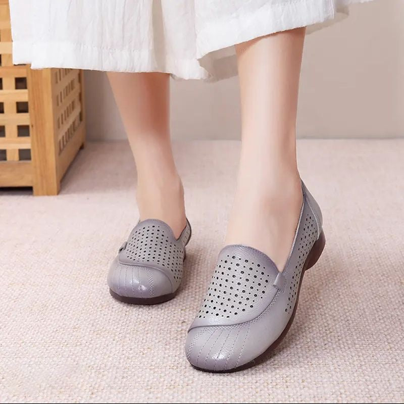 Zapatos de cuero huecos de suela blanda