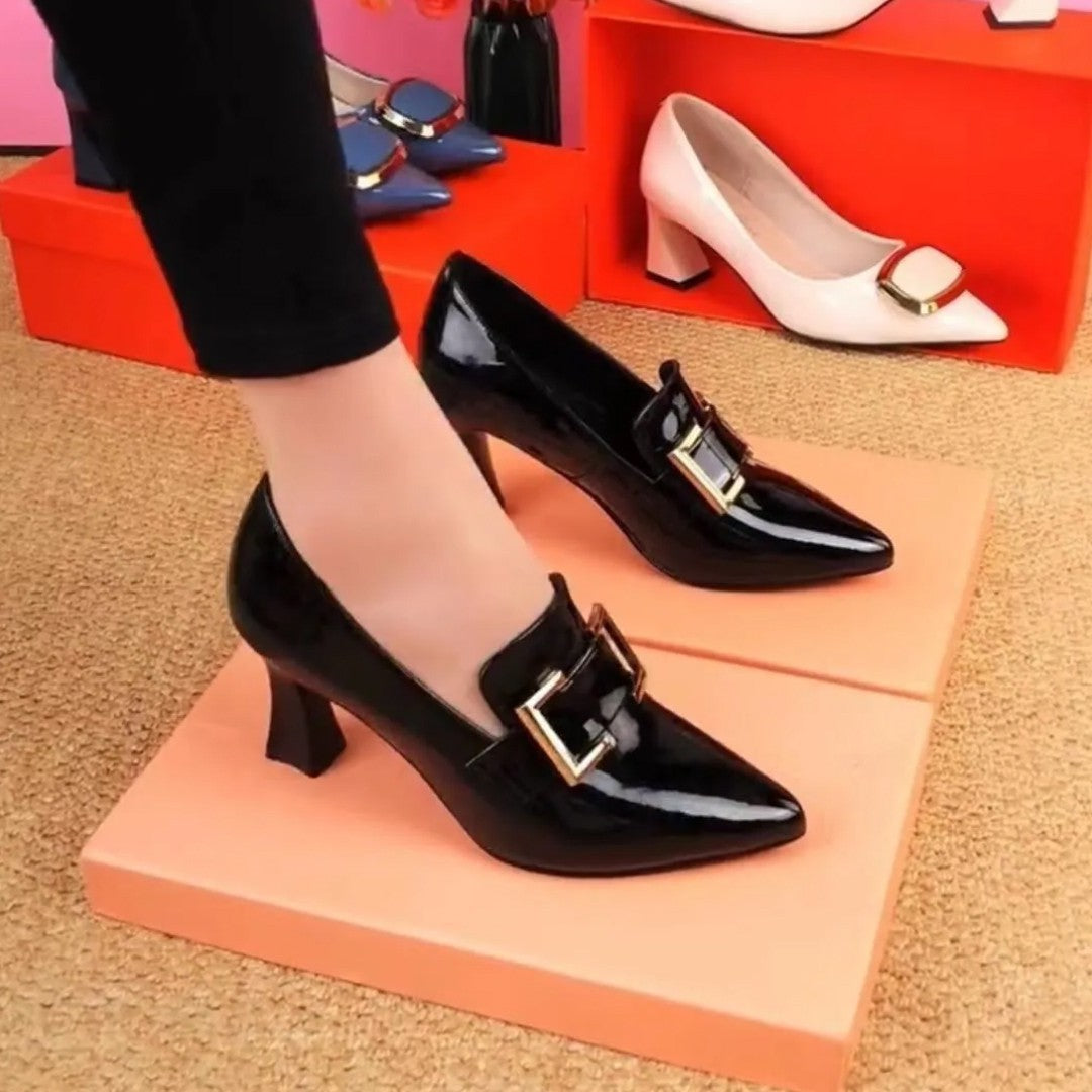 Tacones altos con temperamento puntiagudo