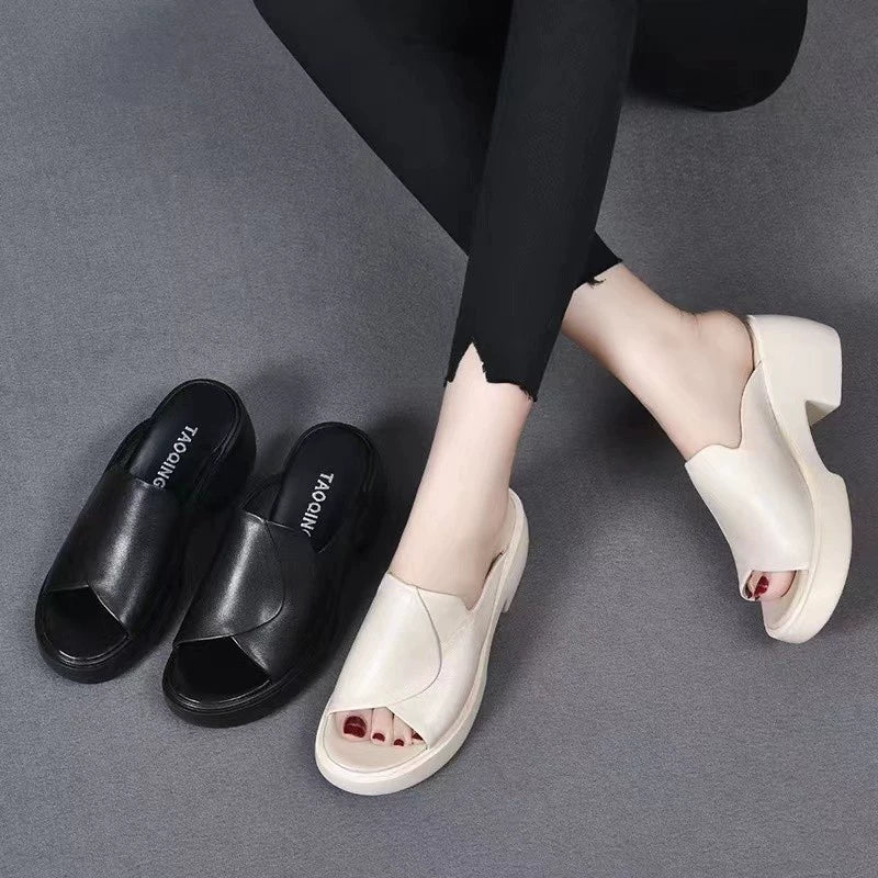 Nuevas sandalias de piel suave