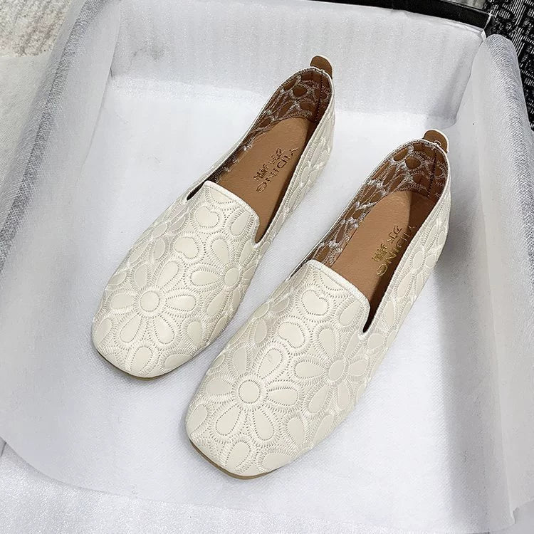 Zapatos bordados cómodos