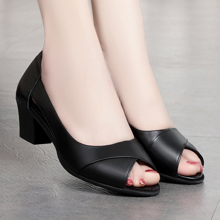 Nuevas sandalias de moda con tacón grueso y boca de pez