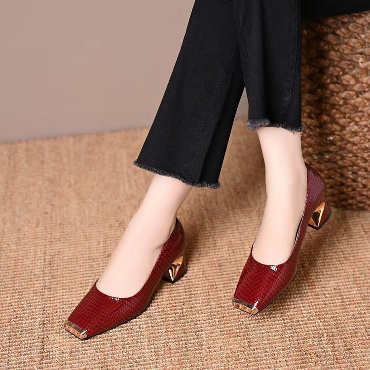 Tacones altos de piel de serpiente