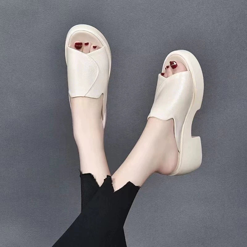 Nuevas sandalias de piel suave
