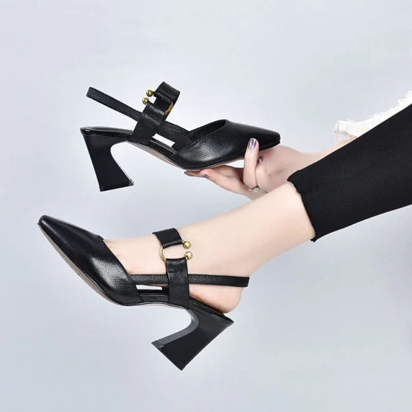 Sandalias huecas y puntiagudas