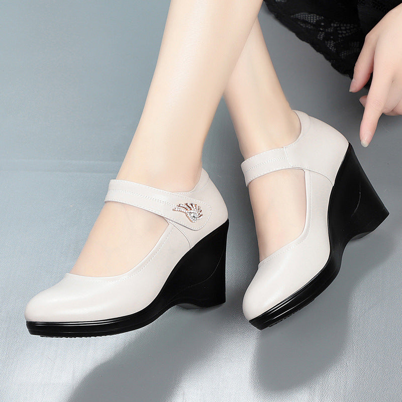 Zapatos de piel con cuña y velcro