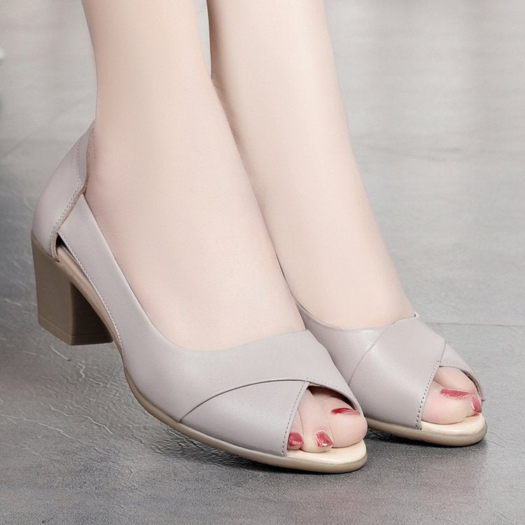 Nuevas sandalias de moda con tacón grueso y boca de pez