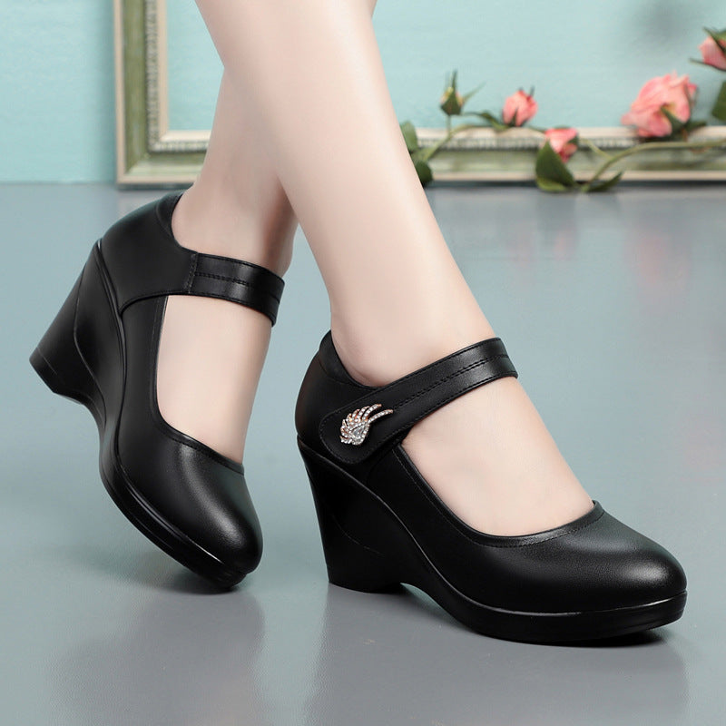 Zapatos de piel con cuña y velcro