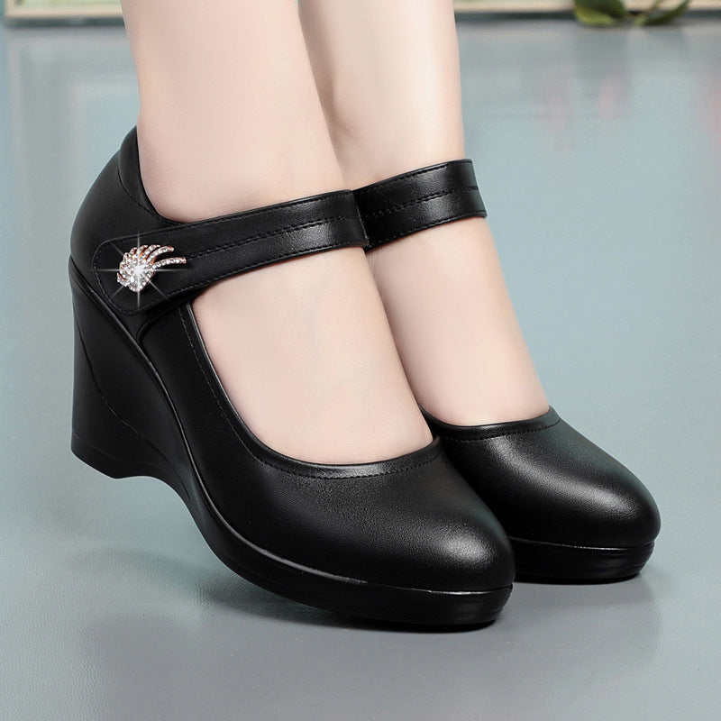 Zapatos de piel con cuña y velcro