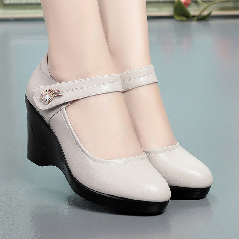 Zapatos de piel con cuña y velcro
