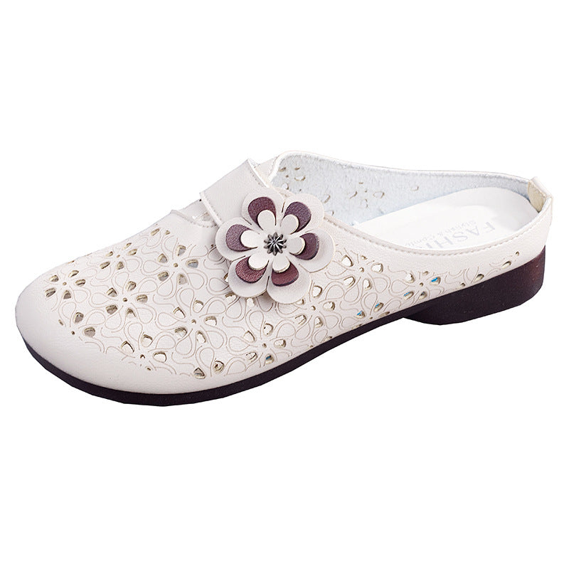 Zuecos transpirables con adornos florales