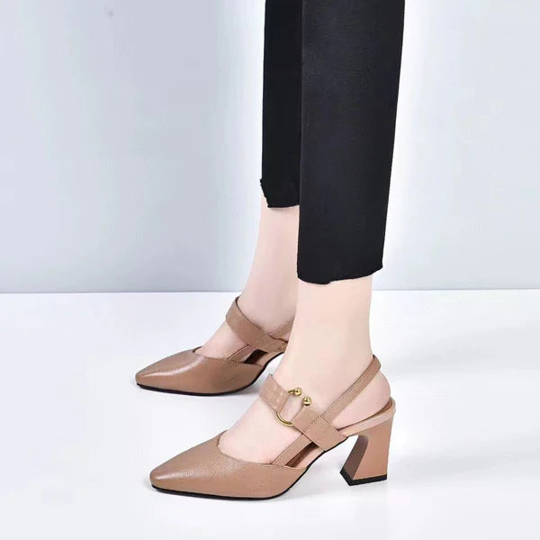 Sandalias huecas y puntiagudas