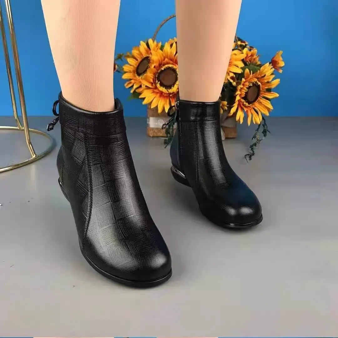botas con punta redonda y tacón bajo