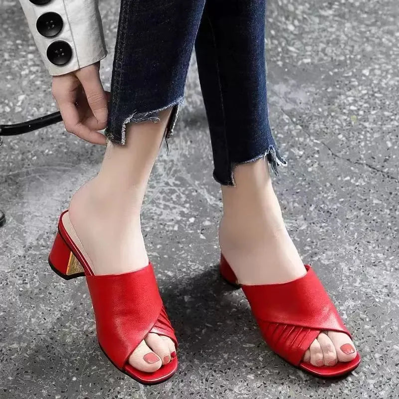 Nuevas zapatillas de verano de piel suave