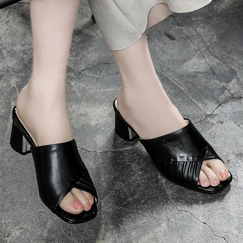 Nuevas zapatillas de verano de piel suave