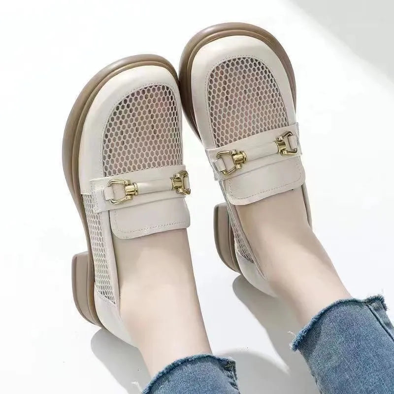 Mocasines con punta redonda, finos y huecos