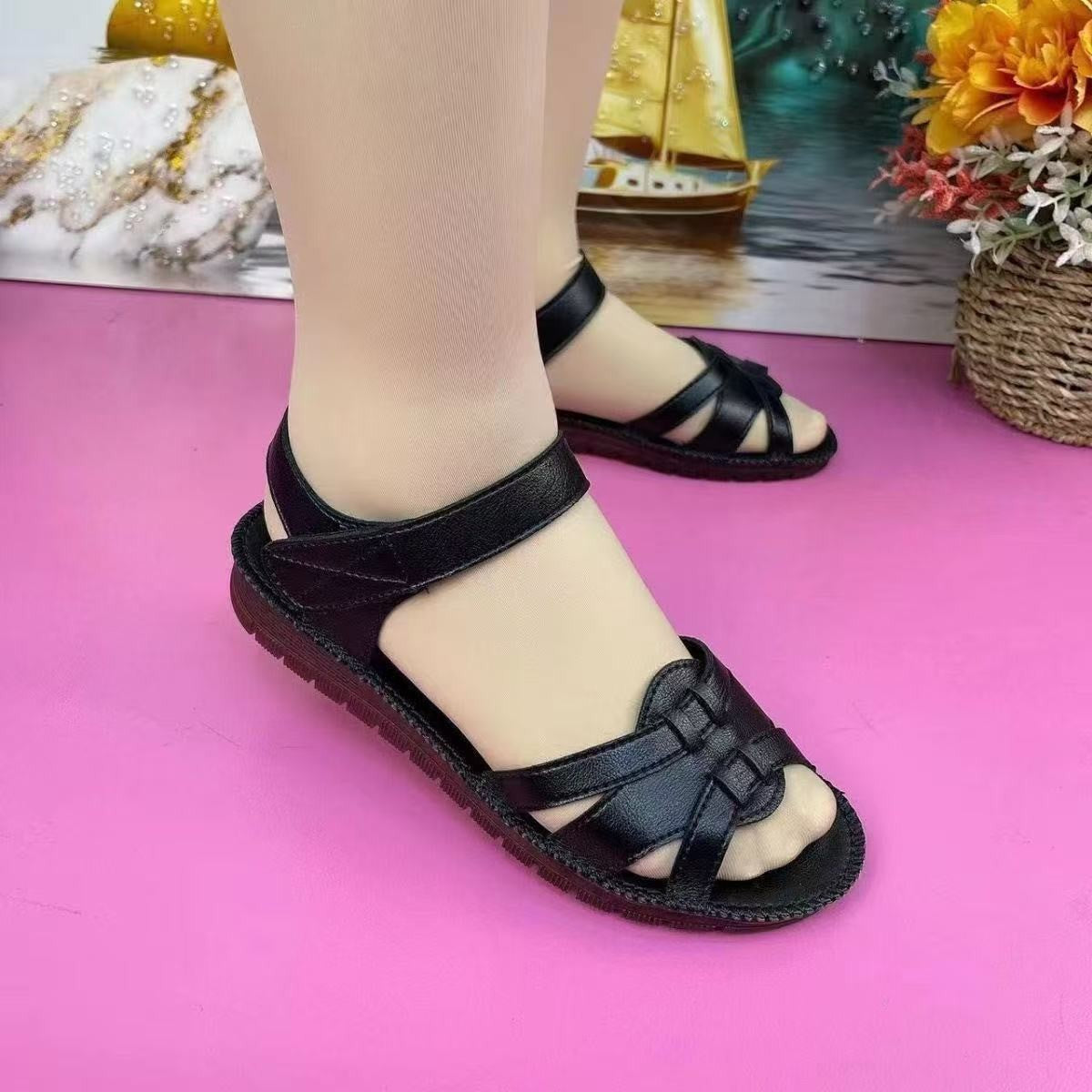 Sandalias caladas de tacón bajo