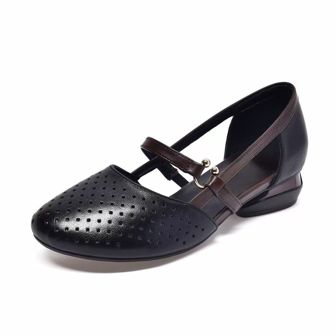 Zapatos Mary Jane perforados de tacón bajo