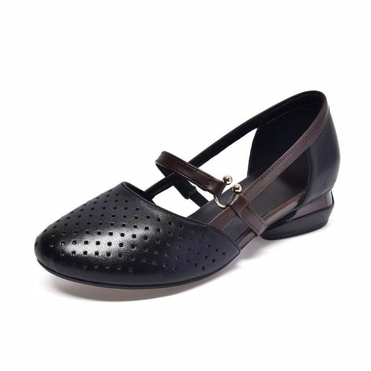 Zapatos Mary Jane perforados de tacón bajo