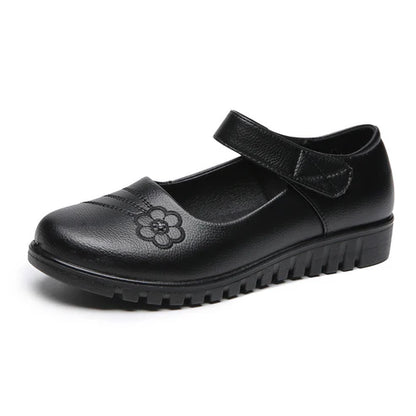Zapatos de piel con velcro y pequeñas flores