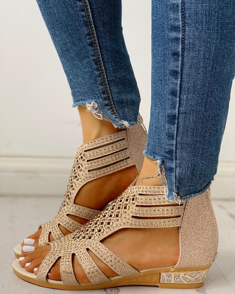 Sandalias romanas huecas con boca de pez