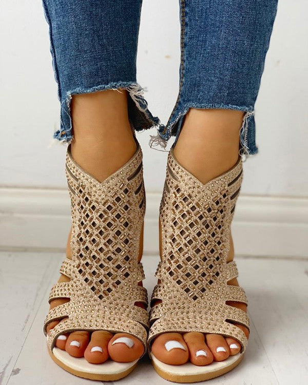 Sandalias romanas huecas con boca de pez