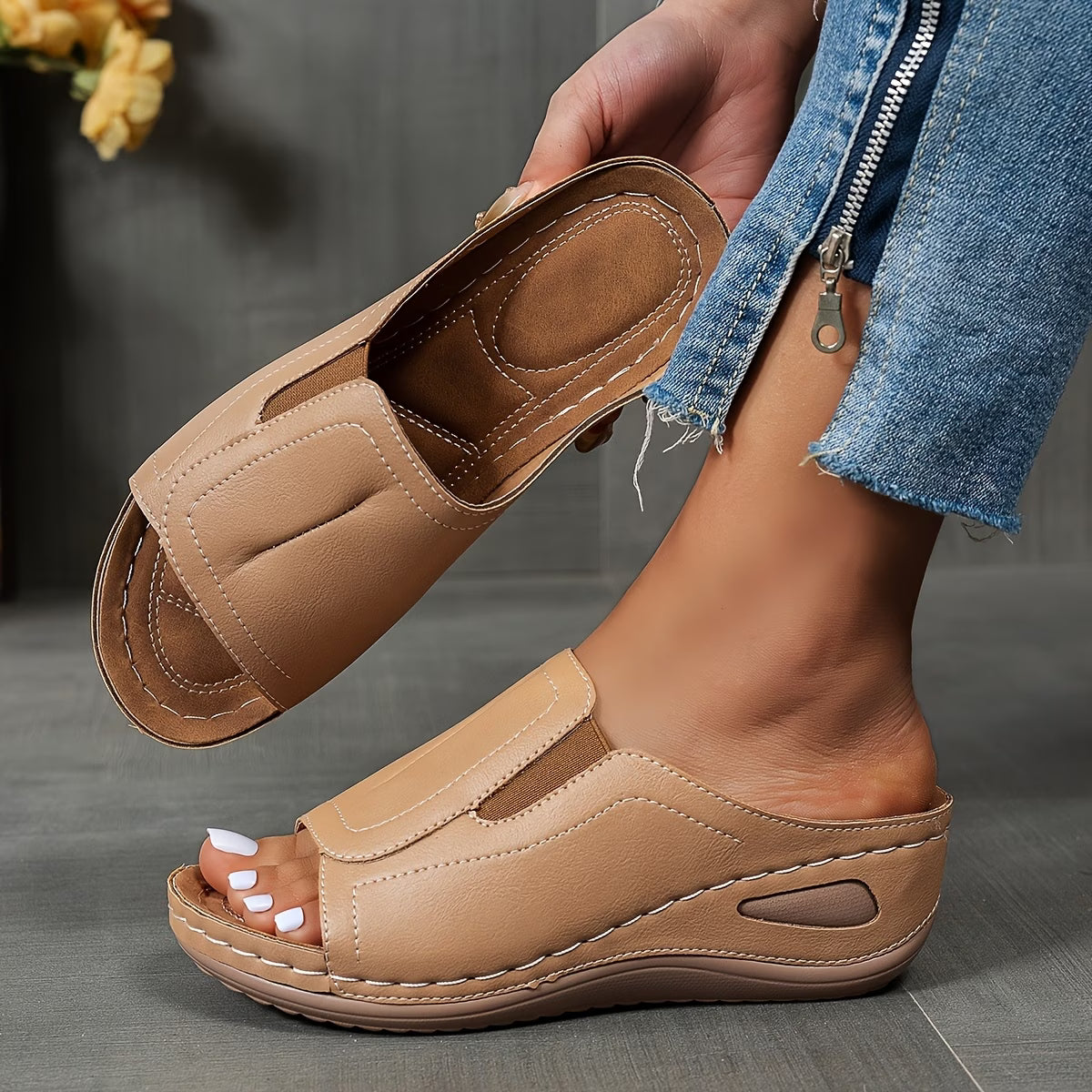 Sandalias cómodas de suela elevada