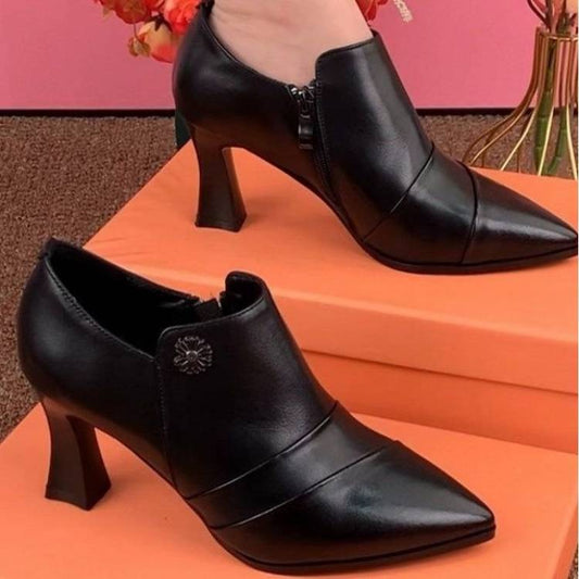 Zapatos de cuero con punta profunda y puntiaguda