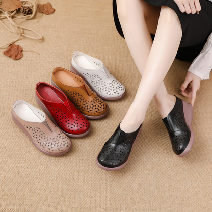 Zapatillas huecas de cuero con flores