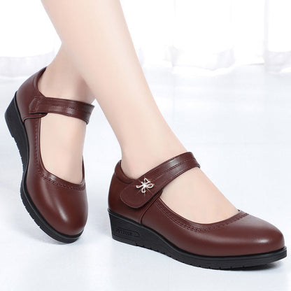 Zapatos de cuero de tacón medio con una sola tira