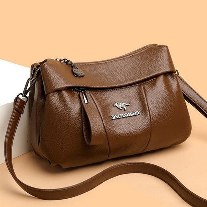 Bolso bandolera de piel suave con logotipo