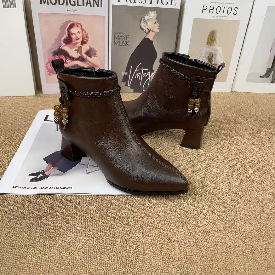 Botines de Piel con Tacón Estilizado