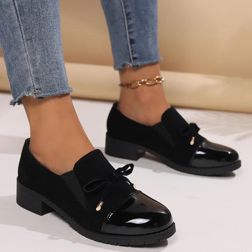 Zapatos de piel con lazo, punta redonda y tacón grueso