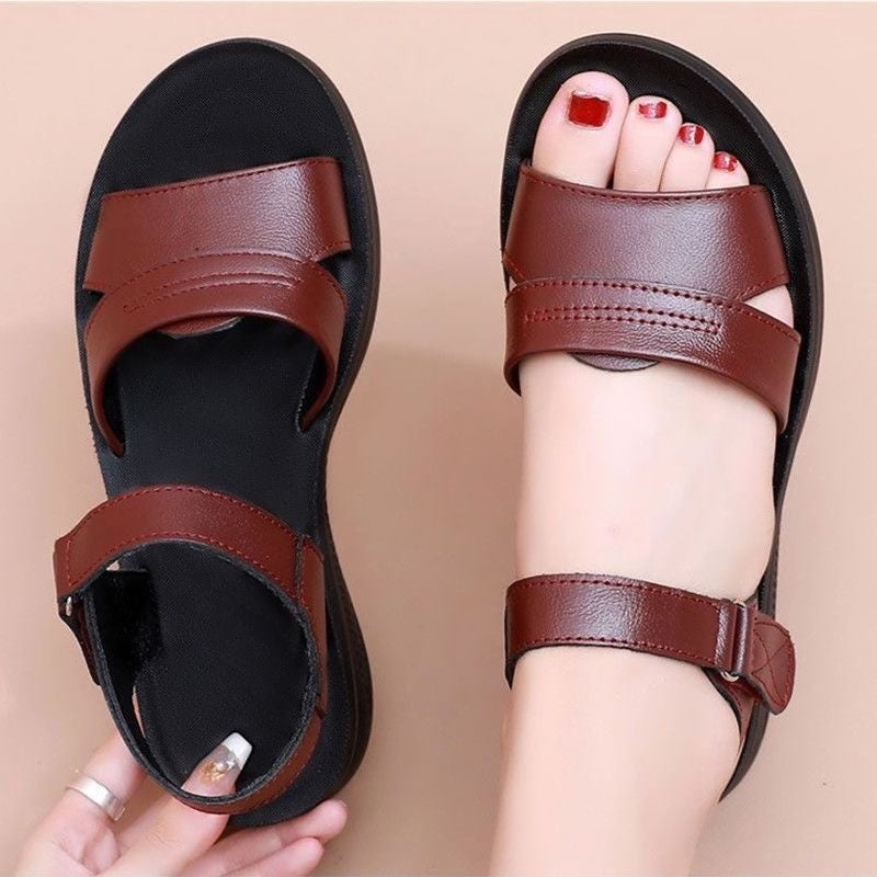 Sandalias elegantes de diseño clásico