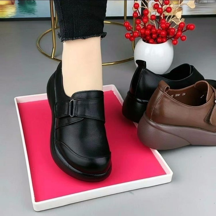 Zapatos de cuña cómodos y suaves para mujer.