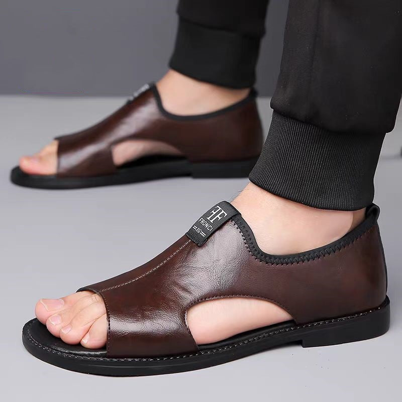 Calzado de verano refinado, sandalias de corte clásico y acabado impecable