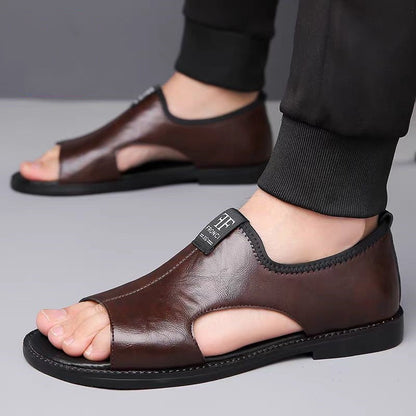 Calzado de verano refinado, sandalias de corte clásico y acabado impecable