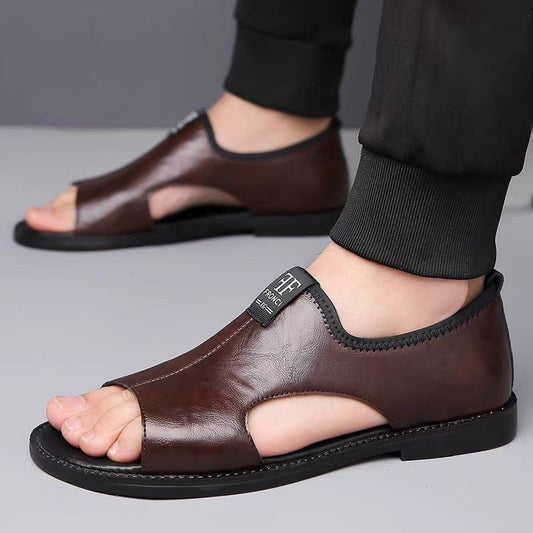 Calzado de verano refinado, sandalias de corte clásico y acabado impecable