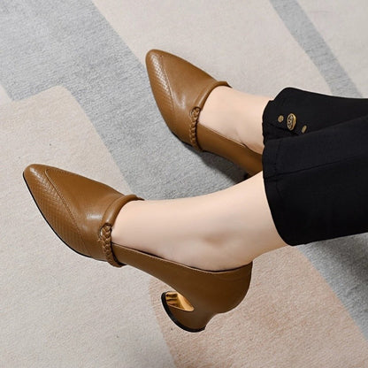 Zapatos de punta afilada con tacón grueso estilo francés