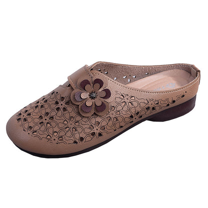 Zuecos transpirables con adornos florales