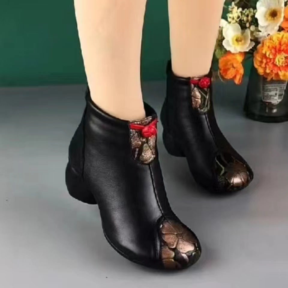 Botines de caña baja con punta redonda y suela blanda