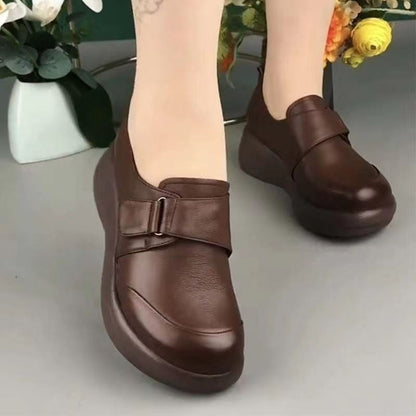 Zapatos de cuña cómodos y suaves para mujer.