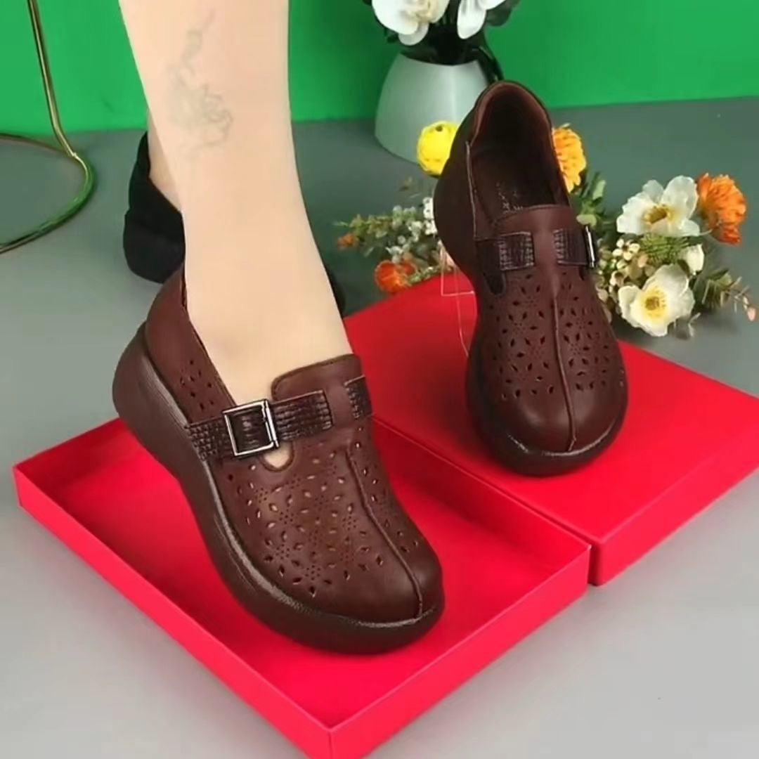 Zapatos de piel con aberturas para mujer