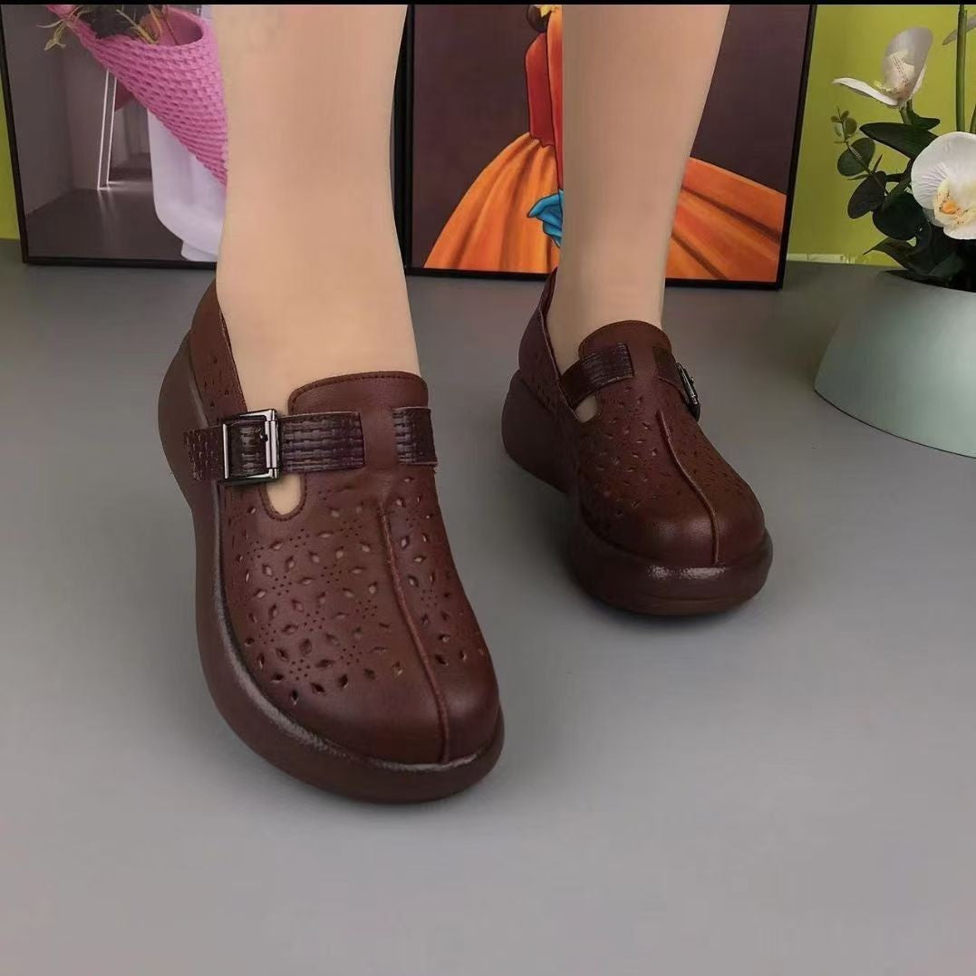 Zapatos de piel con aberturas para mujer