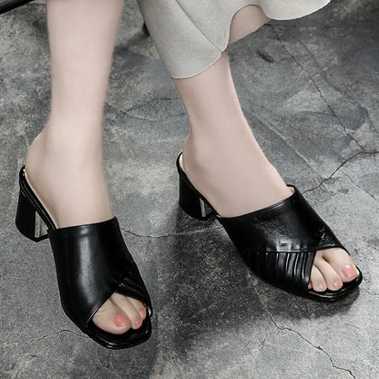Nuevas zapatillas de verano de piel suave