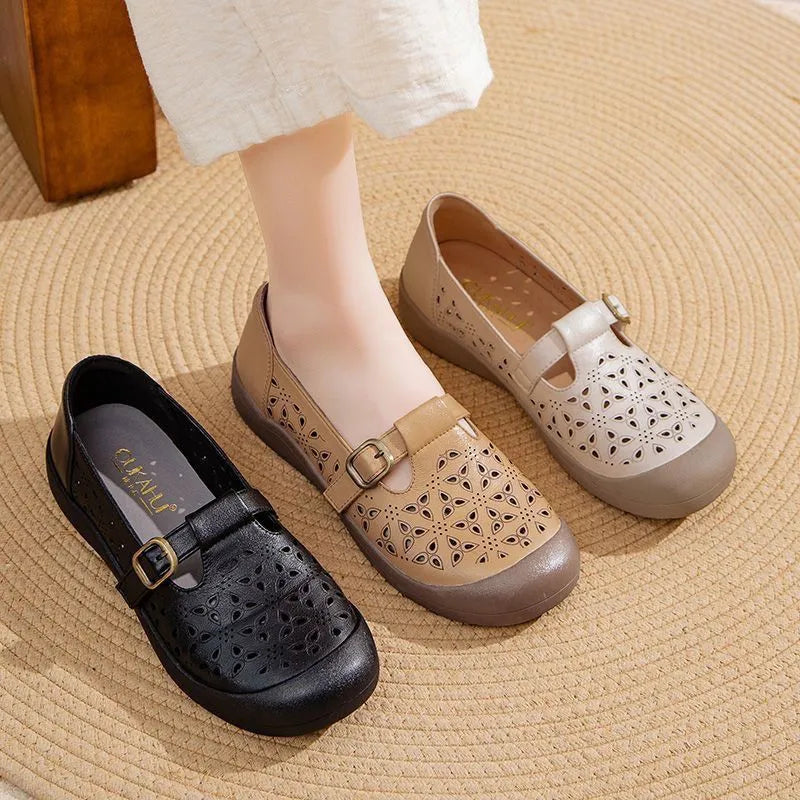 Zapatos de cuero hueco con suela blanda